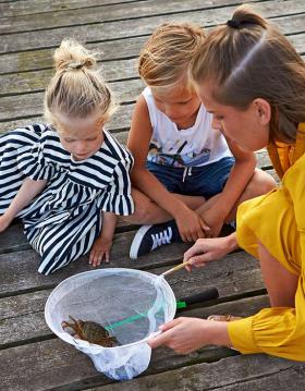 Familie på badebro